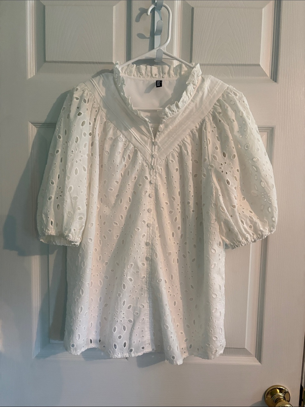 Scalloped lined Eyelet V-Neck Puff Sleeve Blouse - White